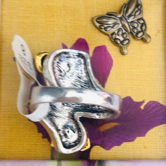 Beautiful silver/black ring surrounded by gorgeous diamond stone choos your size - Picture 6 of 9